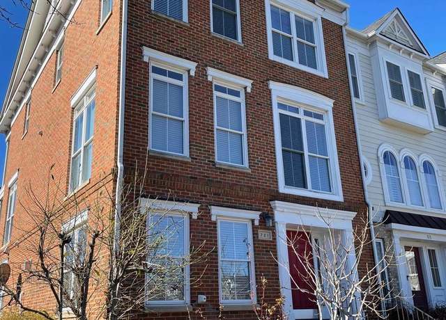 Property at 721 Grant St, Herndon, VA 20170, 3 beds, 3 baths
