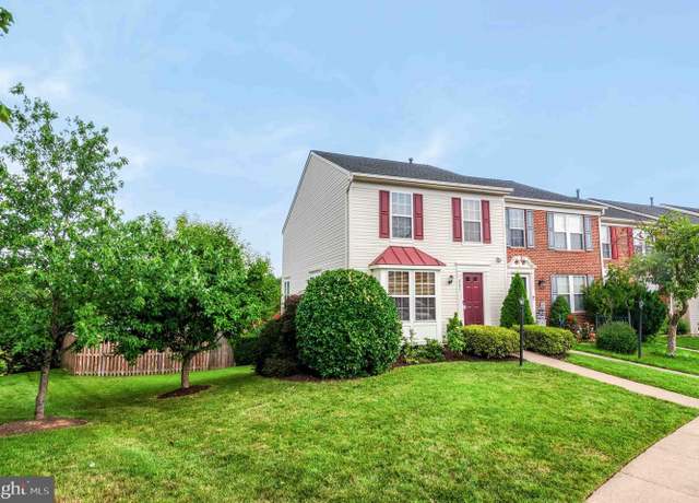 Property at 221 Shirley Sq SE, Leesburg, VA 20175, 3 beds, 3.5 baths