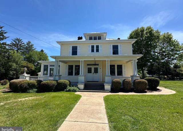 Property at 8 Bartlett Ave, Luray, VA 22835, 5 beds, 3.5 baths