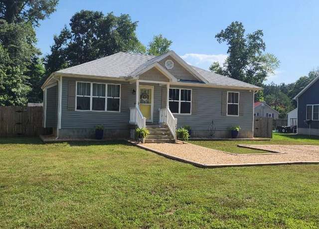 Property at 233 Stratford Dr, Colonial Beach, VA 22443, 3 beds, 2 baths