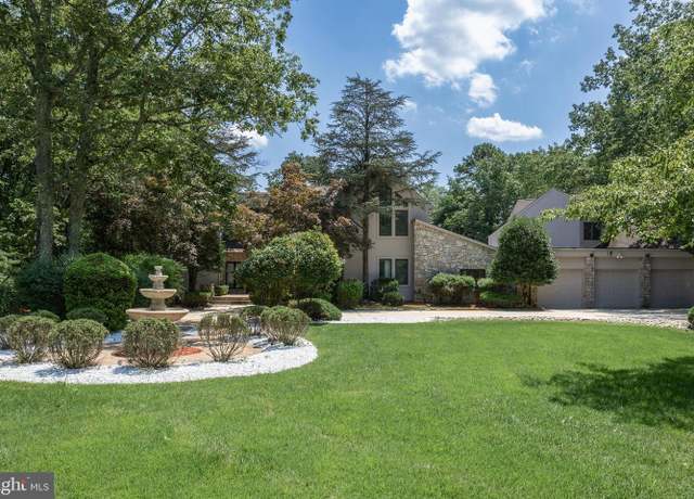 Property at 12 N Country Lakes Dr, Marlton, NJ 08053, 7 beds, 5.5 baths