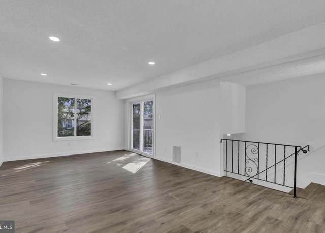 Property at 24 Northrup Dr, Brick, NJ 08724, 2 beds, 1 bath