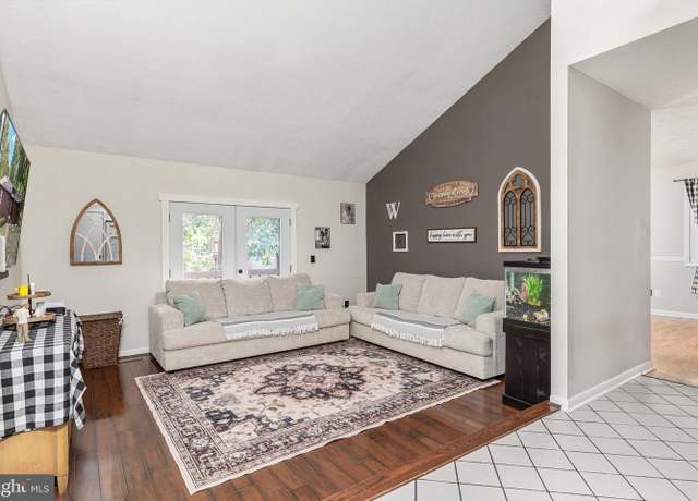 Property at 109 Greenwood Ct, Cross Junction, VA 22625, 3 beds, 3 baths