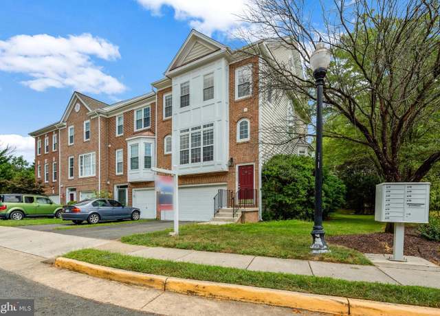 Property at 25206 Dunvegan Sq, Chantilly, VA 20152, 3 beds, 3 baths