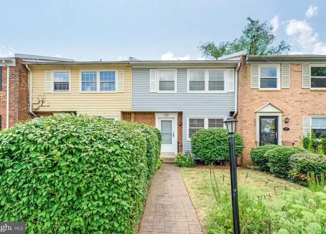 Property at 119 Davis Ave SW, Leesburg, VA 20175, 4 beds, 3.5 baths