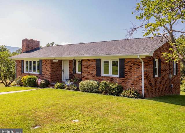 Property at 42 Oakcrest Dr, Luray, VA 22835, 3 beds, 2 baths