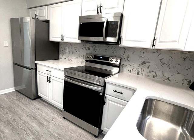 Property at 54 Liborio Ln, New Castle, DE 19720, 3 beds, 2.5 baths