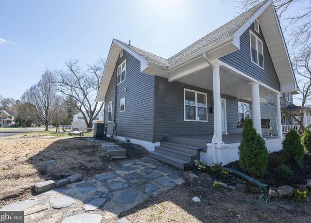Property at 22 Harvard Ave, Stratford, NJ 08084, 5 beds, 2 baths