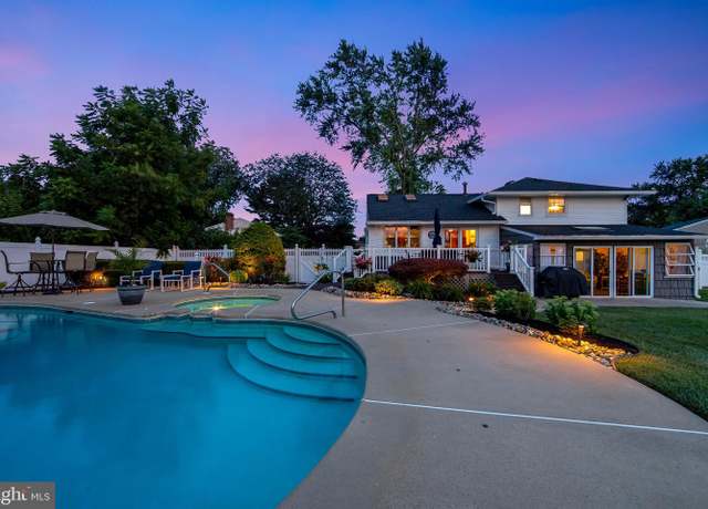 Property at 1025 Prospect Pl, Somerdale, NJ 08083, 4 beds, 2.5 baths