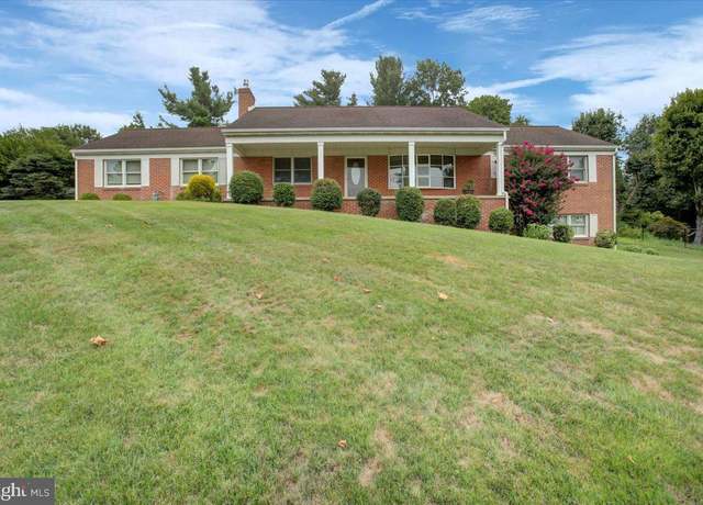 Property at 349 Briar Ln, Chambersburg, PA 17202, 3 beds, 2.5 baths