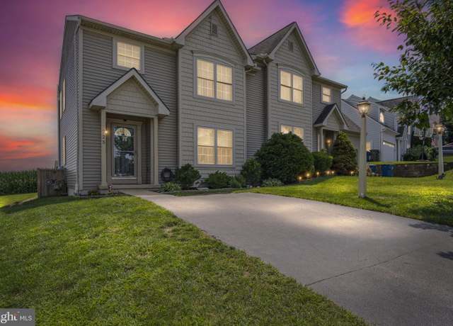 Property at 725 Danbury Dr, Red Lion, PA 17356, 3 beds, 1.5 baths