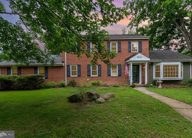 Property at 1911 Stirrup Ln, Alexandria, VA 22308, 4 beds, 2.5 baths