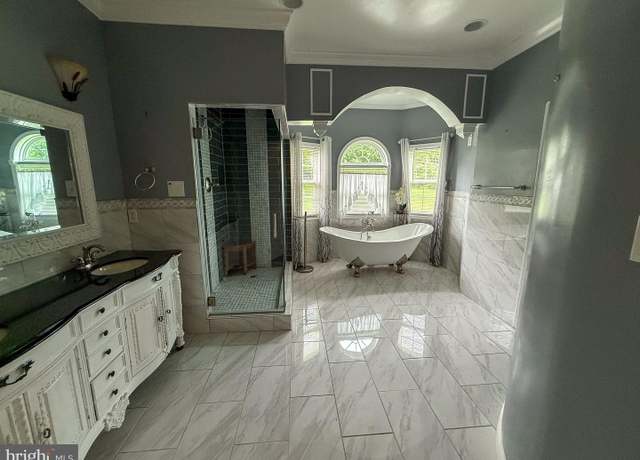 Property at 6422 Horseshoe Rd E, Clinton, MD 20735, 4 beds, 3 baths