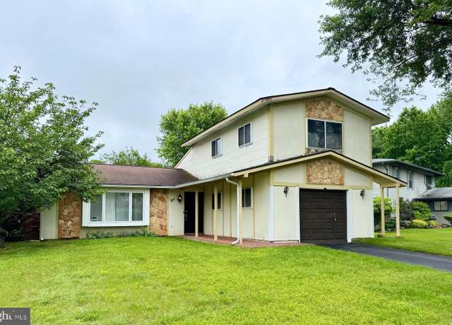 Property at 1 Surrey Ct, Mount Holly, NJ 08060, 3 beds, 2.5 baths