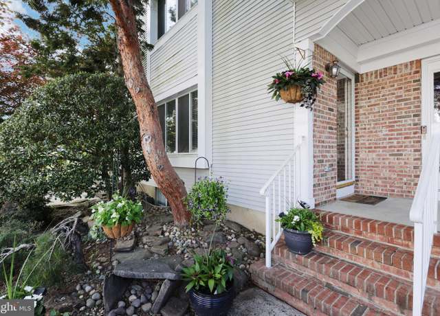 Property at 81 Jamie Ct, Monmouth Junction, NJ 08852, 2 beds, 2.5 baths