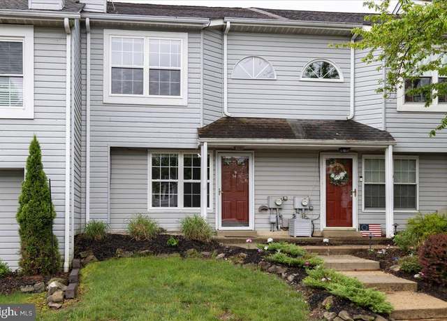 Property at 54 Old Mill Ln, Holland, PA 18966, 2 beds, 1.5 baths