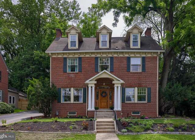 Property at 484 Country Club Rd, York, PA 17403, 5 beds, 3.5 baths