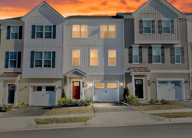 Property at 1404 Hudgins Farm Cir, Fredericksburg, VA 22408, 3 beds, 2.5 baths