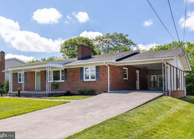 Property at 124 Wilkins Dr, Winchester, VA 22602, 3 beds, 2.5 baths