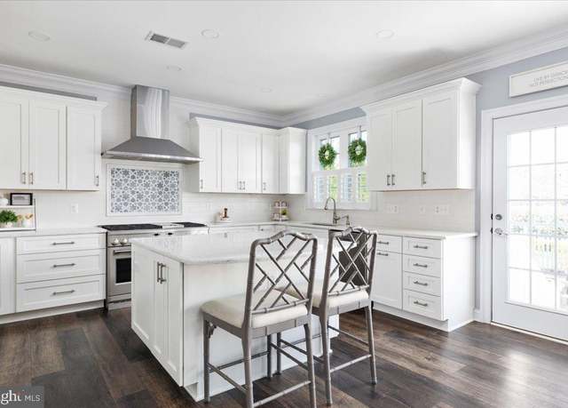 Property at 25539 Taylor Crescent Dr, Chantilly, VA 20152, 6 beds, 4.5 baths