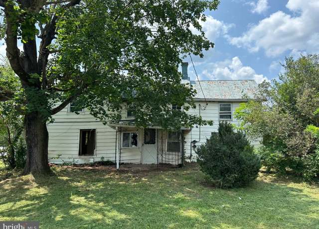 Property at 750 W Main St, Luray, VA 22835, 4 beds, 1 bath