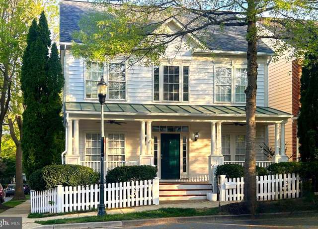 Property at 502 Leaning Oak St, Gaithersburg, MD 20878, 5 beds, 3.5 baths