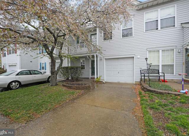 Property at 5 Cypress Point Ct, Blackwood, NJ 08012, 2 beds, 2.5 baths