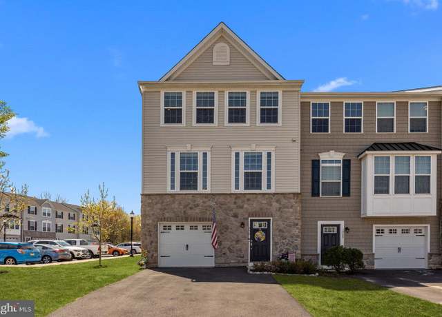 Property at 330 Pin Oak Ln, Perkasie, PA 18944, 3 beds, 3 baths