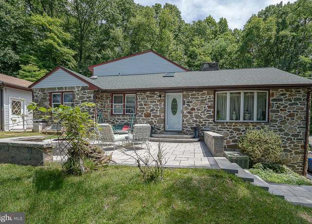 Property at 446 Irish Rd, Berwyn, PA 19312, 4 beds, 2.5 baths