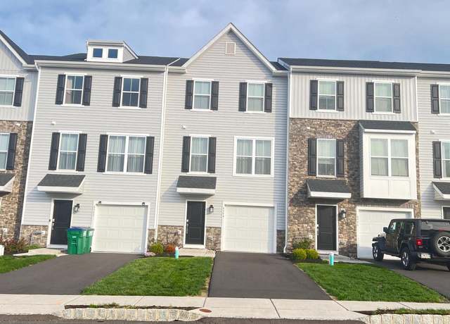 Property at 4904 Brookside Ct, Coopersburg, PA 18036, 3 beds, 2 baths