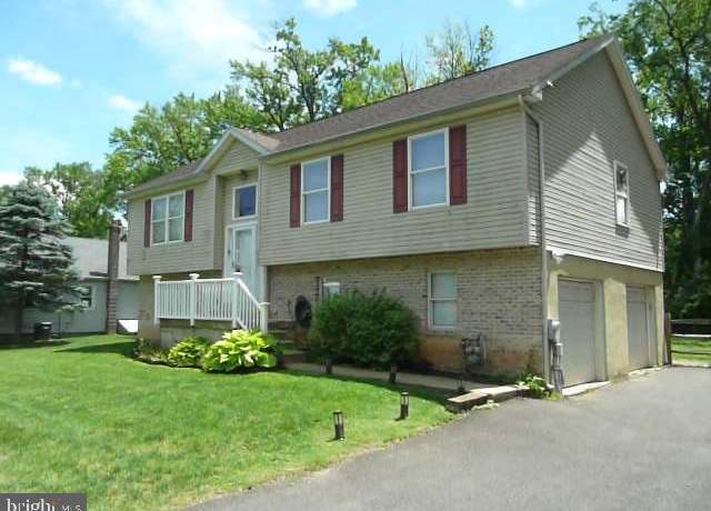 Property at 2602 Avenue E, Levittown, PA 19056, 3 beds, 2 baths