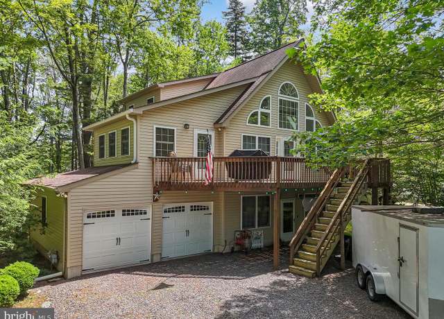 Property at 132 Woodbury Dr, Blakeslee, PA 18610, 3 beds, 2.5 baths