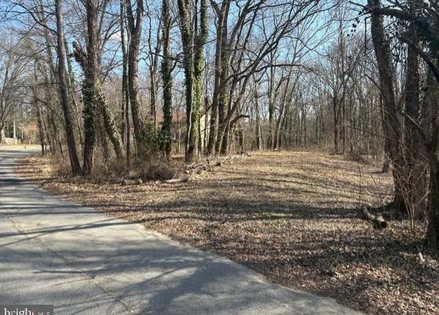 Property at 8119 Stacey Rd, Alexandria, VA 22308