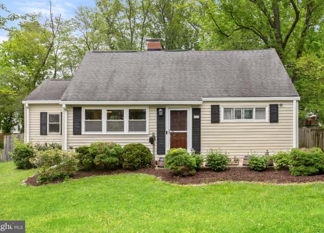 Property at 6604 Barrett Rd, Falls Church, VA 22042, 3 beds, 2 baths