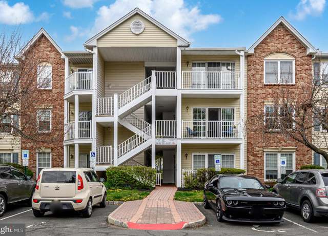 Property at 39 Versailles Ct, Hamilton, NJ 08619, 2 beds, 2 baths