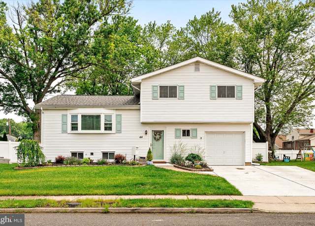 Property at 44 Rolling Ln, Hamilton, NJ 08690, 3 beds, 1.5 baths