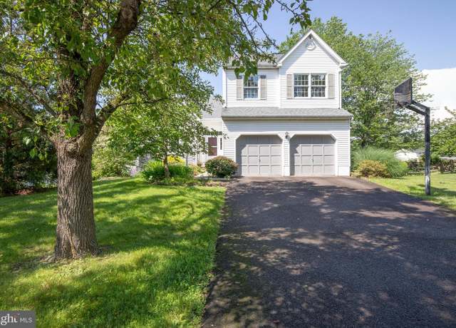 Property at 505 Country Pointe Cir, Perkasie, PA 18944, 4 beds, 2.5 baths