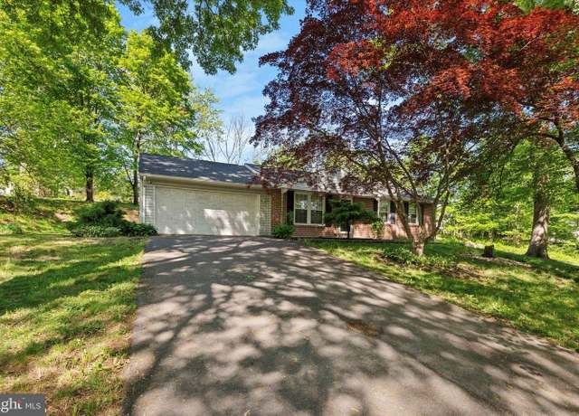 Property at 1523 Heather Pl, Pottstown, PA 19464, 3 beds, 2 baths