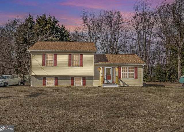 Property at 155 Barracks Beach Dr, Colonial Beach, VA 22443, 3 beds, 2 baths