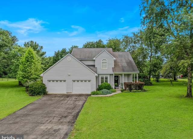 Property at 16 Stormfield Dr W, Martinsburg, WV 25404, 3 beds, 2.5 baths