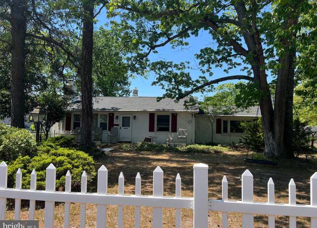 Property at 154 E Branch Ave, Pine Hill, NJ 08021, 3 beds, 1.5 baths
