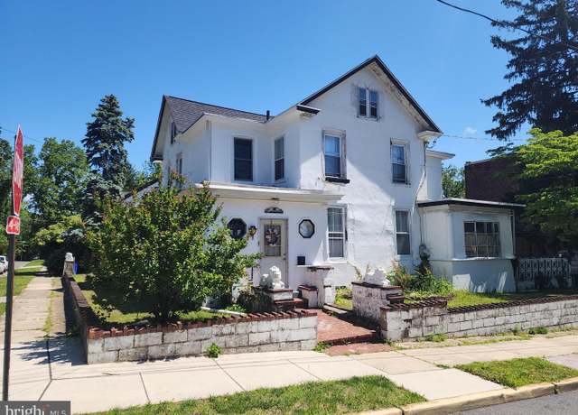 Property at 112 Hunter St, Woodbury, NJ 08096, 4 beds, 2.5 baths