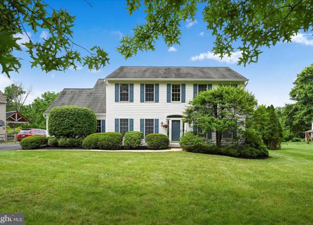 Property at 104 Brookhollow Dr, Downingtown, PA 19335, 4 beds, 2.5 baths