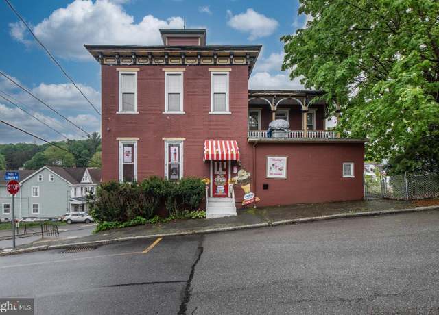 Property at 300 Lafayette St, Tamaqua, PA 18252, 3 beds, 2.5 baths