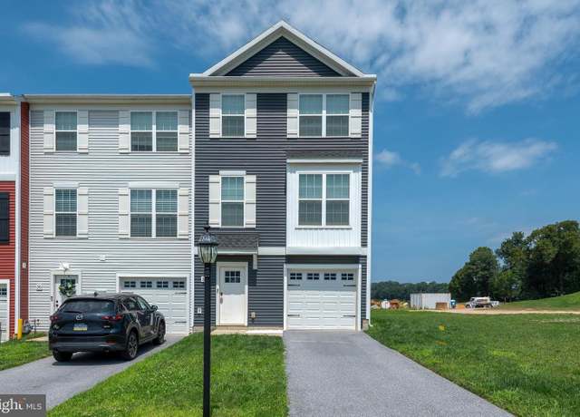 Property at 34 Hudson Blvd, Red Lion, PA 17356, 3 beds, 2.5 baths