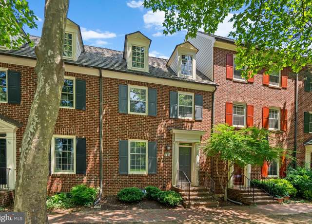 Property at 215 Firehouse Ln, Gaithersburg, MD 20878, 3 beds, 2.5 baths