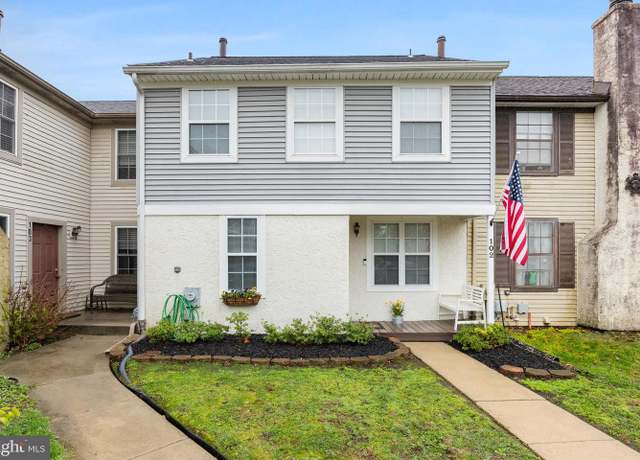 Property at 102 Bayberry Ct, Marlton, NJ 08053, 3 beds, 2.5 baths