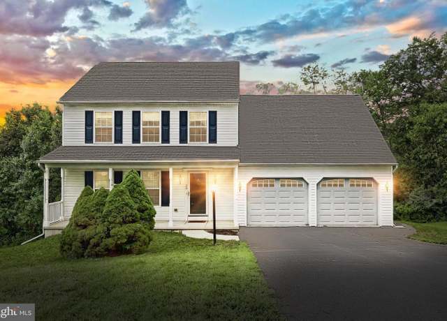 Property at 25 Westminster Ct, Mount Wolf, PA 17347, 4 beds, 2.5 baths