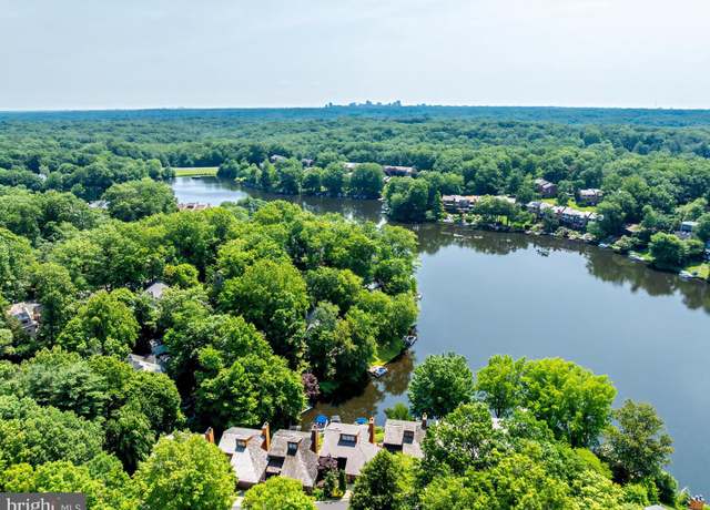 Property at 2127 Cabots Point Ln, Reston, VA 20191, 3 beds, 3 baths