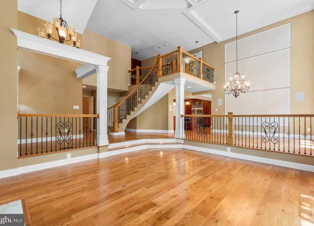 Property at 14 Old Boxwood Ln, Lutherville Timonium, MD 21093, 2 beds, 2.5 baths